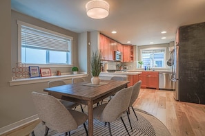 The home features an open floor plan on the first floor, including a fully equipped kitchen, a dining set for 6 and a living area