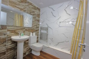 Ensuite Bathroom 1