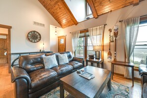 Living Area | Vaulted Ceilings