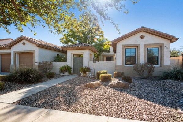 House, Gravel, Road, Neighborhood, Walkway