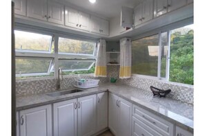 Panoramic view - Main Ridge Mountains and Englishman’s Bay. Cook with a view ☺️