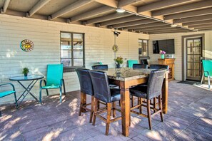 Covered Patio | Outdoor Dining Areas | Bar | Smart TV w/ Cable