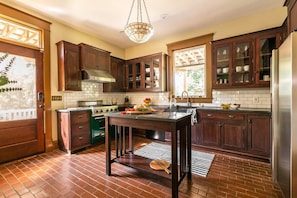 11_Kitchen.jpg