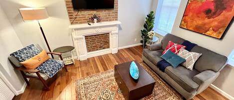 Spacious living room with love seat and extra seating. 50" TV with Hulu/Netflix.