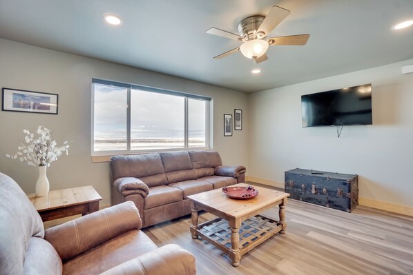 Saratoga Vacation Rental | 2BR | 1BA | Stairs Required to Access | 850 Sq Ft