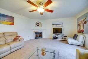 Living Area | Free WiFi