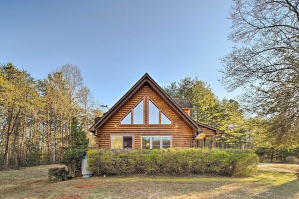 Lake Lure Vacation Rental | 2BR + Loft | 2BA | Step-Free Access | 1,506 Sq Ft