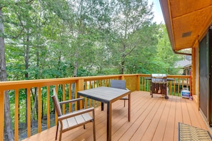 Deck | Gas Grill | Outdoor Dining Area | Lake View