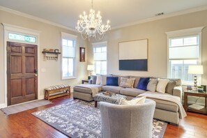 Living Room | 1st Floor | Hardwood Floors | Smart TV | Free WiFi