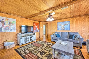 Living Room | Smart TV | Free WiFi