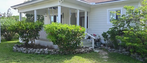 The main entrance to the cottage from the road