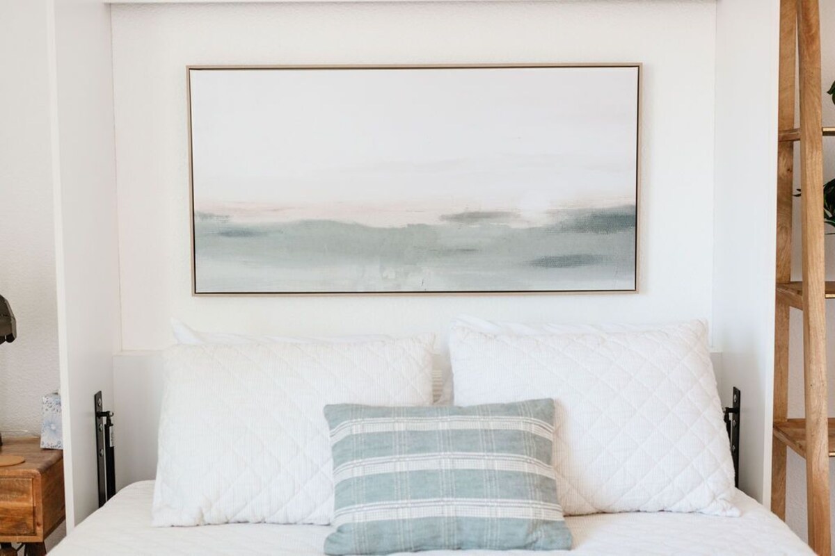 Trendy North Coast Redwoods Bungalow A, Just 2 Blocks To Stunning Ocean Sunsets!