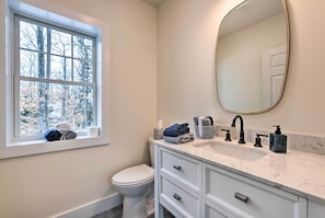 Half Bathroom | 1st Floor | Complimentary Toiletries