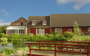 Landhaus Alte Schmiede (Niemegk), LHS 10501-Außenansicht Hotel vom Garten aus