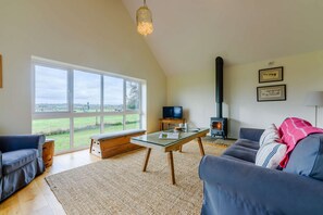 2 Manor Farm Cottage Sitting Room - StayCotswold