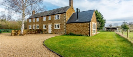 2 Manor Farm Cottage - StayCotswold