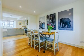 1 Manor Farm Cottage Dining Room - StayCotswold