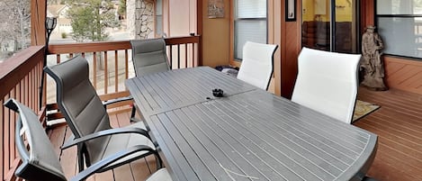 屋外ダイニングエリア