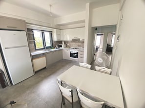 Full kitchen.