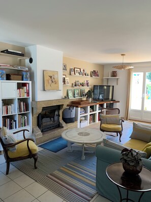 espace salon cheminée