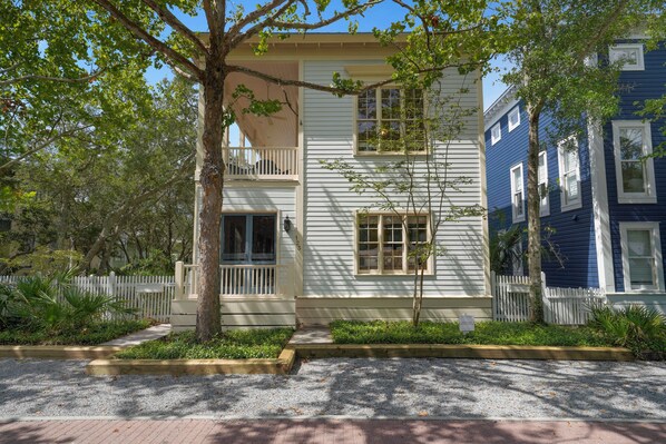 WELCOME TO MIDSUMMER'S NIGHT DREAM IN SEASIDE, FL.