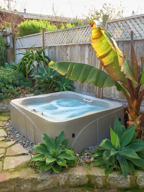 4 person soaking hot tub