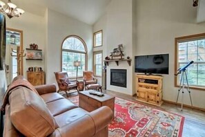 Living room fireplace: Perfect for intimate evening conversations on chilly nights.