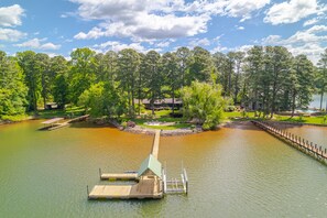 Private dock, year-round deep water