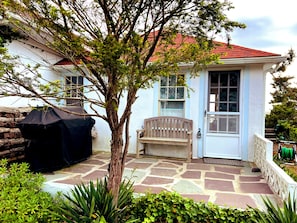 Backdoor, Patio, BBQ directly connected to the Kitchen.