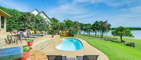 Little Elm Vacation Rental | 3BR | 2.5BA | 1 Step Required | 3,000 Sq Ft