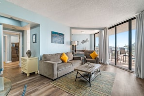 Livingroom with sleeper sofa