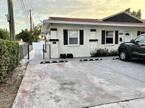 2224 #4 · Lovely apartment Near Calle 8 and Brickell (316)