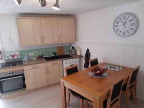 Newly refurbished kitchen fully equipped