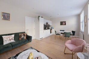 Living Room / Lounge