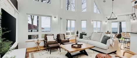 Living Room 18' open layout with Grand Lake Views