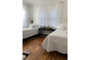 2 Twin Beds- great room for the kids!