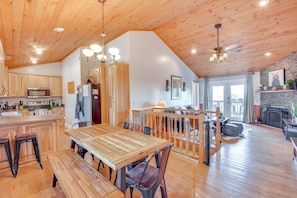 Interior | Open Floor Plan | Free WiFi
