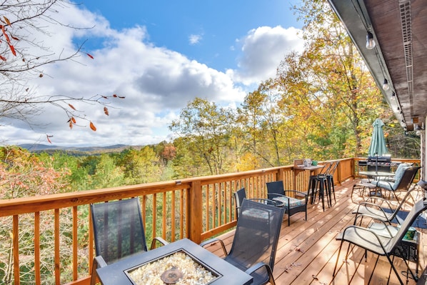 Lakemont Vacation Rental | 4BR | 3BA | 2,240 Sq Ft | Stairs Required