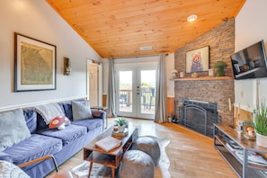 Living Room | Fireplace | Smart TV