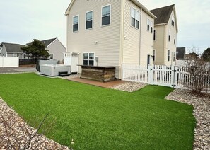 Backyard Area with Bar, Outdoor Shower and Hot Tub