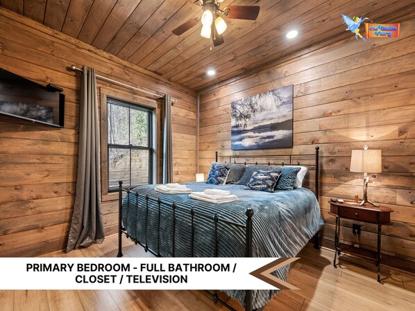 Bedroom Number 1 - King-Size Bed - Main Level