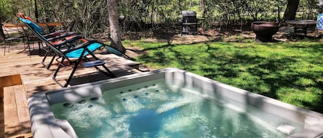 Bañera de hidromasaje al aire libre