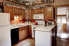 Fully stocked kitchen - everything you need except for the food!