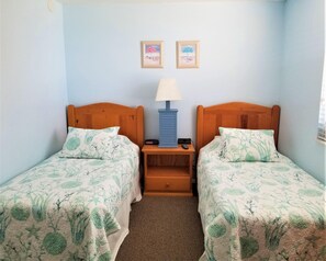 Guest bedroom (twins)
