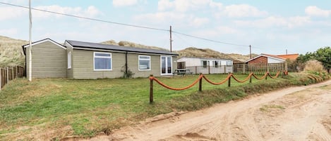 Wylaway is nestled behind the sand dunes of Eccles-On-Sea beach!