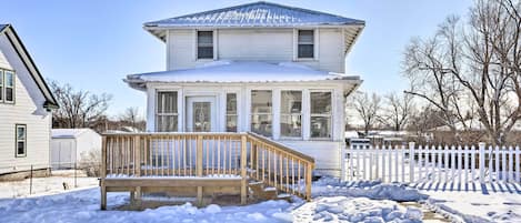 Fort Pierre Vacation Rental | 3BR | 2BA | 1,500 Sq Ft | Stairs Required