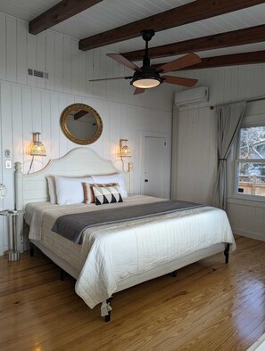 The master bedroom features a King bed and overlooks the lake 