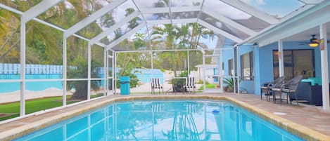 Huge 22000 Gallon Sparkling Pool with Newly Tiled Lanai and Tropical Views!