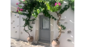 Entrée KERYLOS house