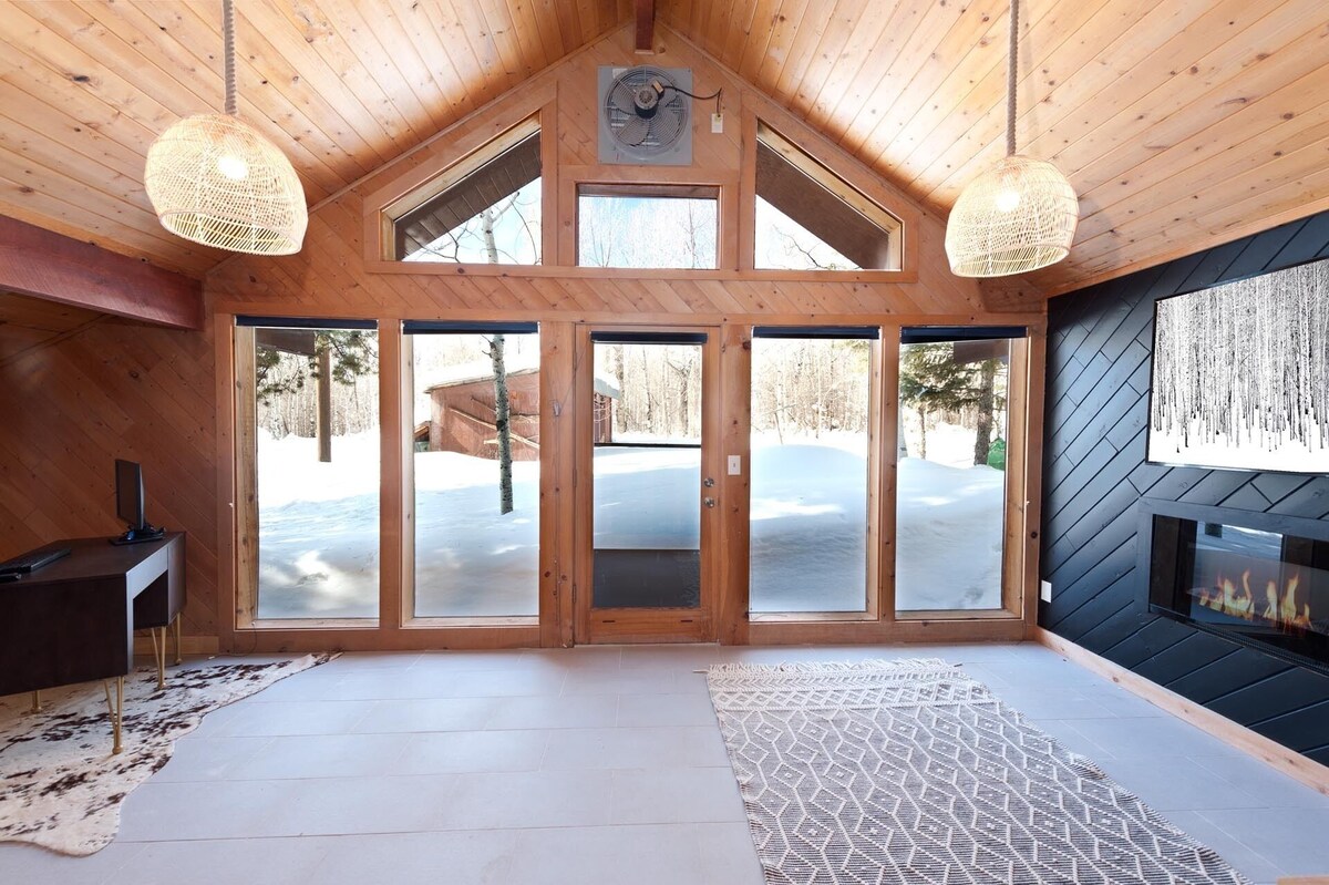 Mountain Views, Fireplace, Private Yard, AC -15 Minutes to Durango